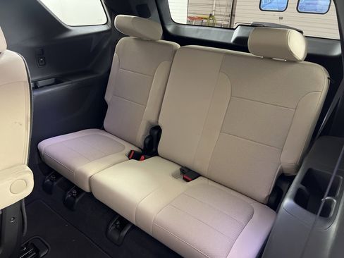 Used 2023 Chevrolet Traverse LT w/ Rear Camera Mirror Package image 30