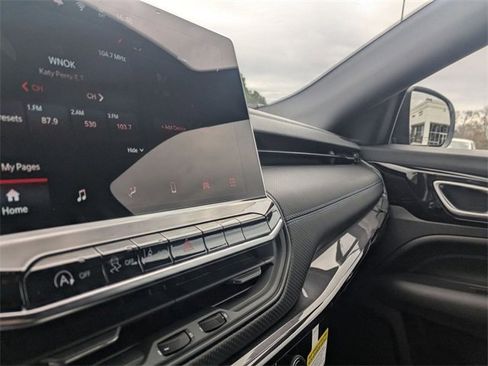 New 2026 Jeep Compass Latitude image 28