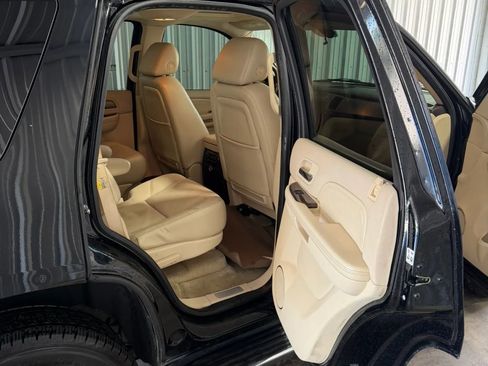 Used 2007 Cadillac Escalade AWD w/ Information Package image 24