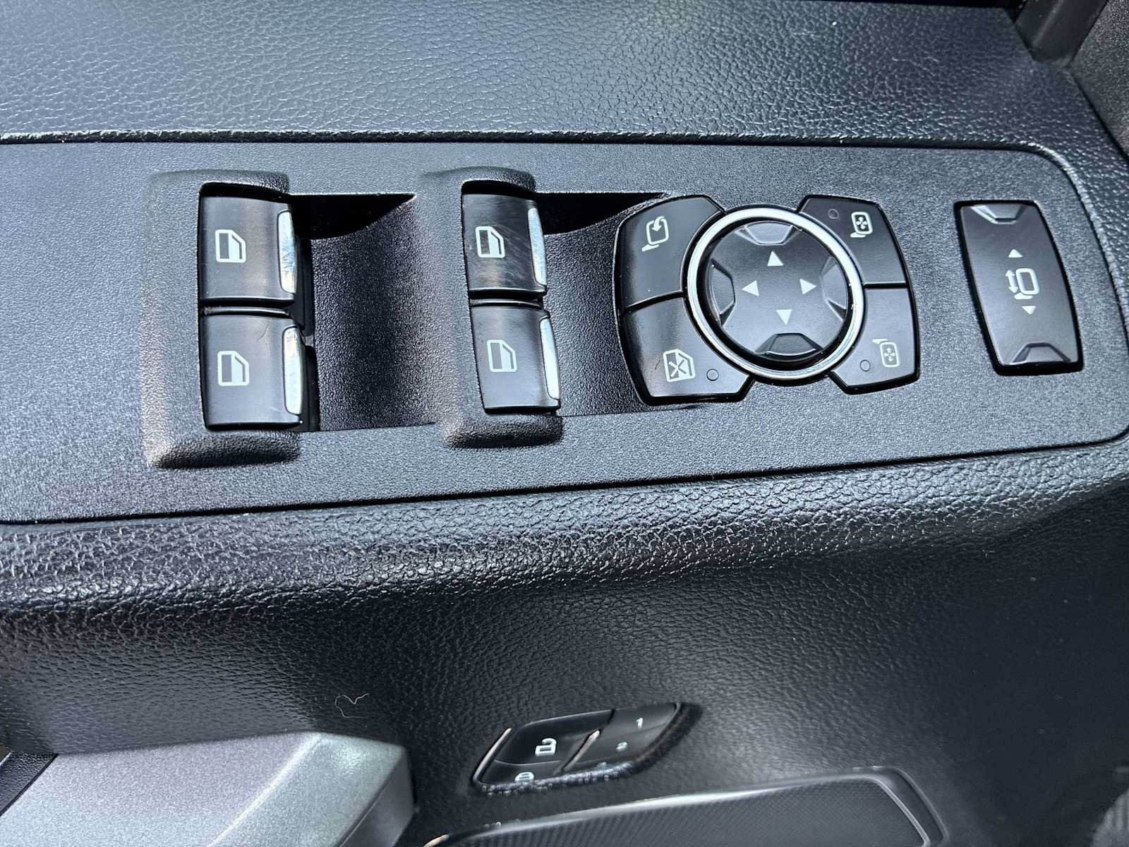 Used 2019 Ford F350 Platinum w/ Platinum Ultimate Package AWD/4WD image 15