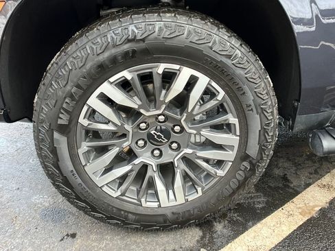 Used 2025 Chevrolet Tahoe Z71 image 25