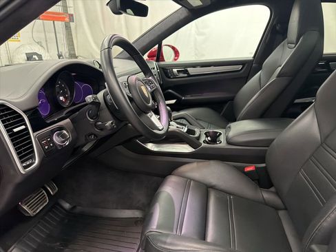 Used 2023 Porsche Cayenne Turbo image 14