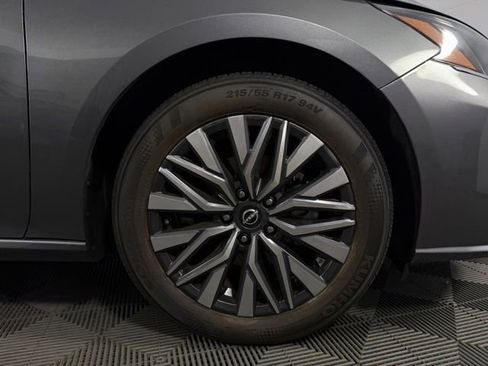 Used 2024 Nissan Altima 2.5 SV image 11