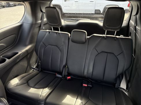 New 2026 Chrysler Pacifica Select image 30
