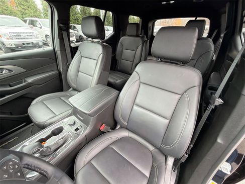 Used 2023 Chevrolet Traverse LT w/ LT Premium Package image 18