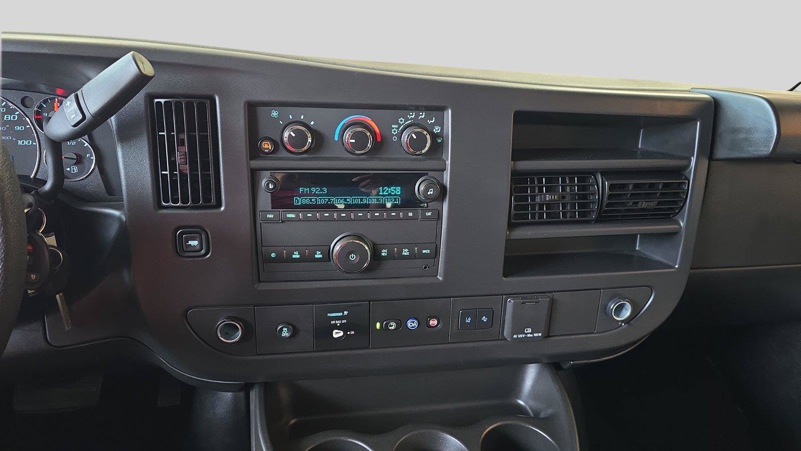 Used 2025 Chevrolet Express 3500 LT w/ LT Preferred Equipment Group RWD image 20