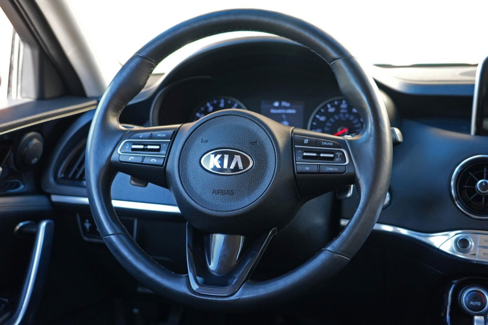 Used 2019 Kia Stinger AWD/4WD image 18