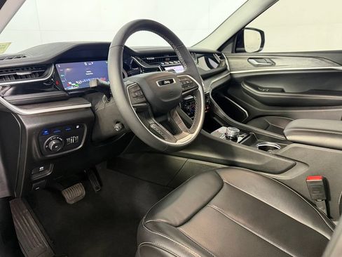 Used 2023 Jeep Grand Cherokee 30th Anniversary AWD/4WD image 13