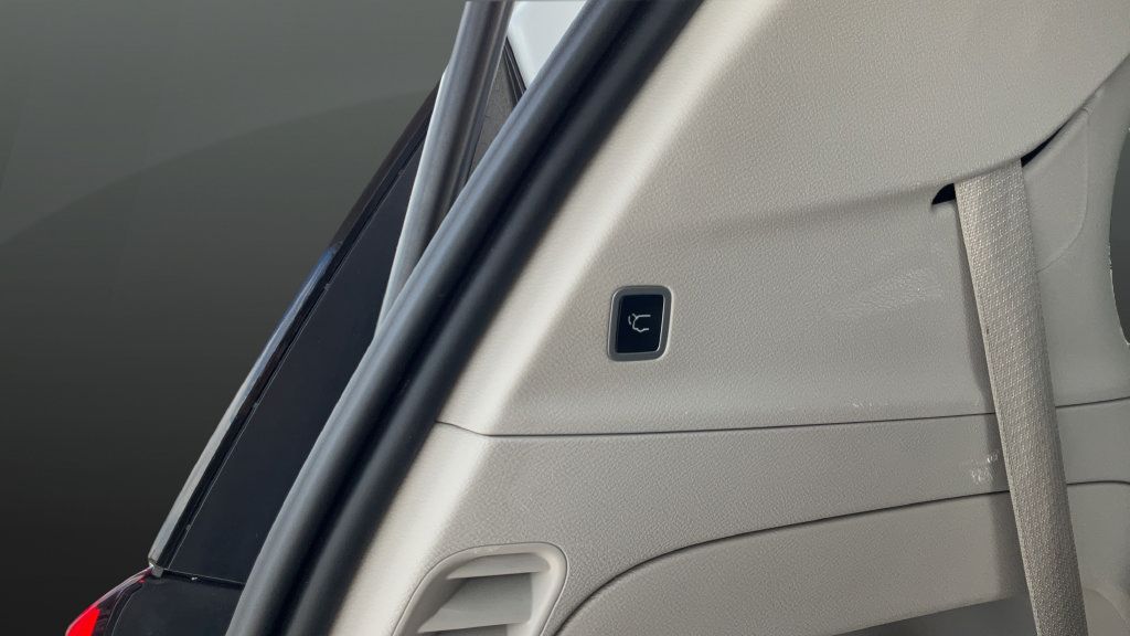 Used 2024 Chrysler Pacifica Touring-L FWD image 26