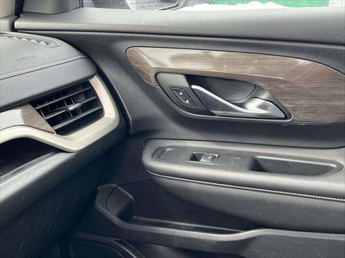 Used 2022 GMC Terrain Denali w/ Denali Premium Package AWD/4WD image 36