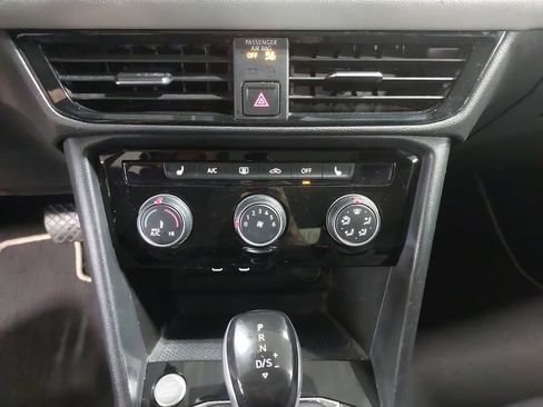 Used 2023 Volkswagen Taos SE w/ Panoramic Sunroof Package AWD/4WD image 20