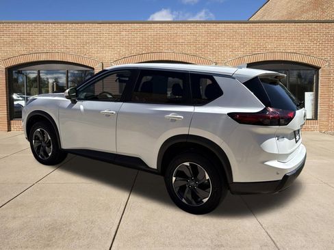 Used 2025 Nissan Rogue SV AWD/4WD image 6