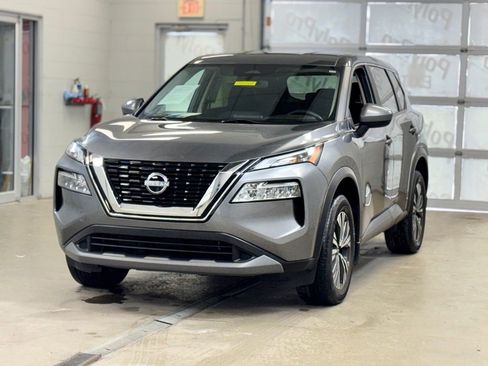 Used 2023 Nissan Rogue SV image 3