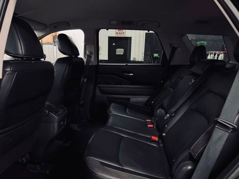 Used 2023 Nissan Pathfinder SL image 19