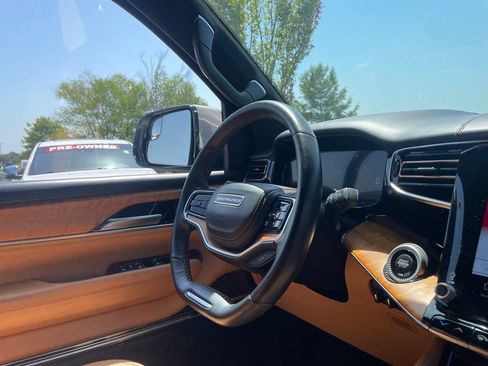 Used 2022 Jeep Grand Wagoneer Series III w/ Rear Seat Video Group 1 AWD/4WD image 29