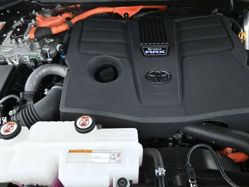 Used 2025 Toyota Sequoia Platinum AWD/4WD image 54