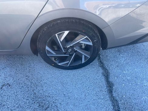 Used 2025 Hyundai Elantra Limited image 31