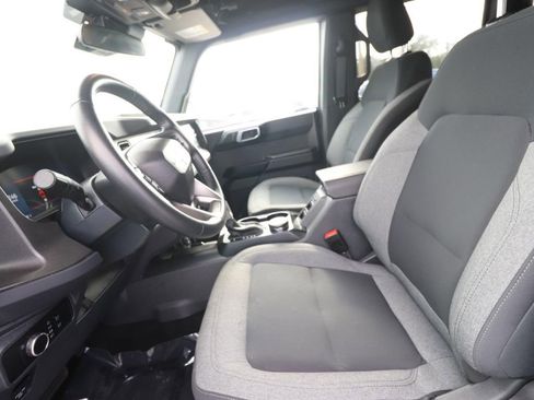Used 2025 Ford Bronco Big Bend AWD/4WD image 2