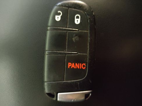 Used 2020 Jeep Grand Cherokee Laredo image 32