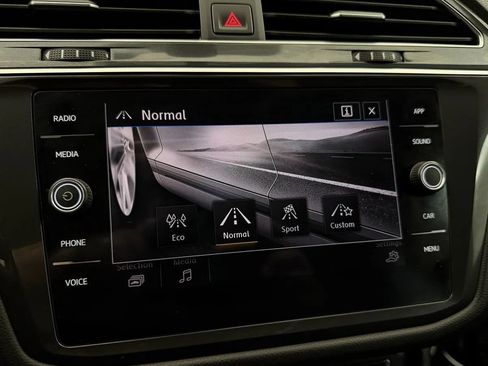 Used 2020 Volkswagen Tiguan SE w/ Panoramic Sunroof Package AWD/4WD image 25