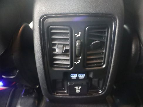 Used 2019 Jeep Grand Cherokee Limited image 18