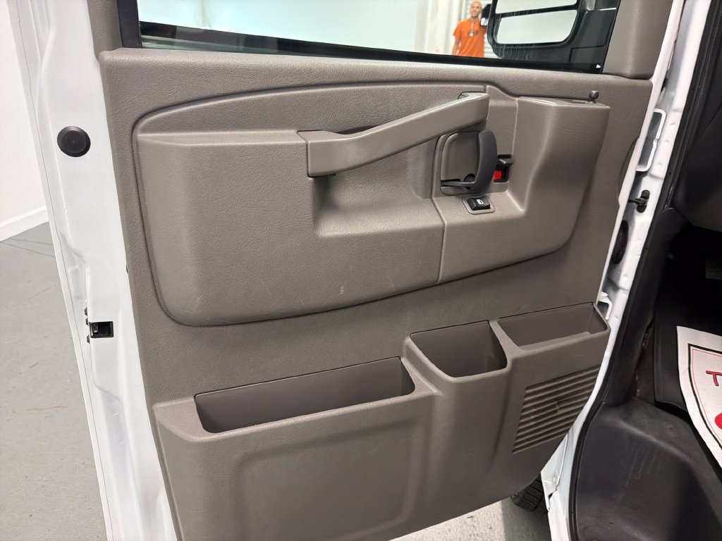 Used 2025 Chevrolet Express 3500 LT w/ LT Preferred Equipment Group RWD image 12