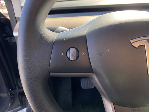 Used 2022 Tesla Model Y Long Range image 20