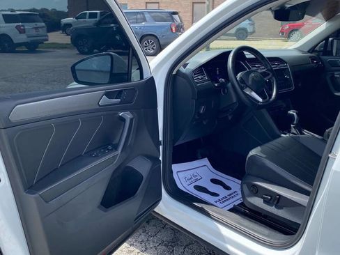 Used 2022 Volkswagen Tiguan SE image 9