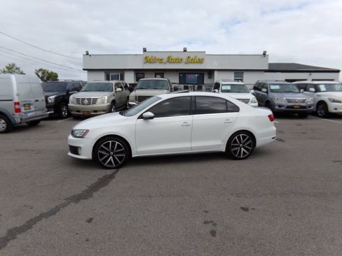 Used 2013 Volkswagen Jetta GLI Autobahn image 1