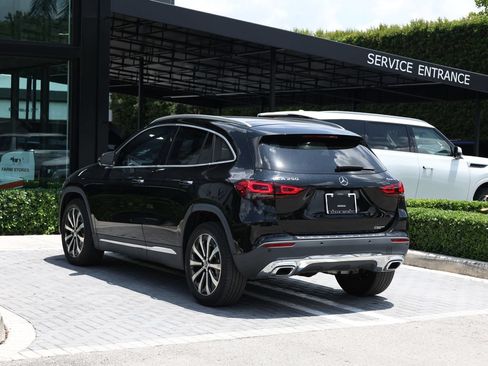 Used 2023 Mercedes-Benz GLA 250 4MATIC w/ Premium Package image 5