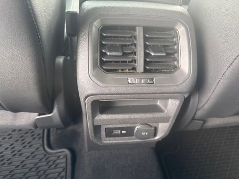 Used 2019 Volkswagen Tiguan SEL Premium image 15