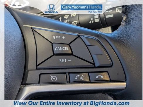 Used 2017 Nissan Rogue SL FWD image 24