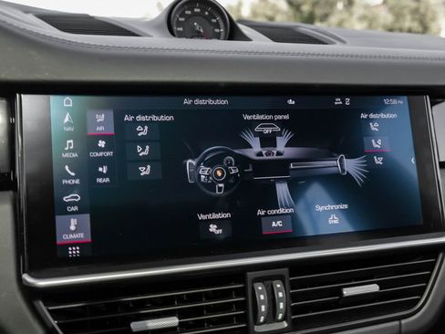 Used 2020 Porsche Cayenne Turbo image 36