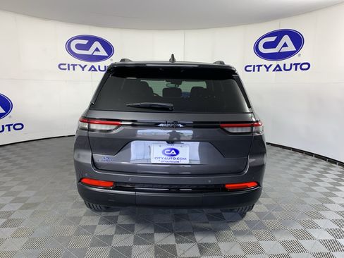 Used 2024 Jeep Grand Cherokee Altitude RWD image 4