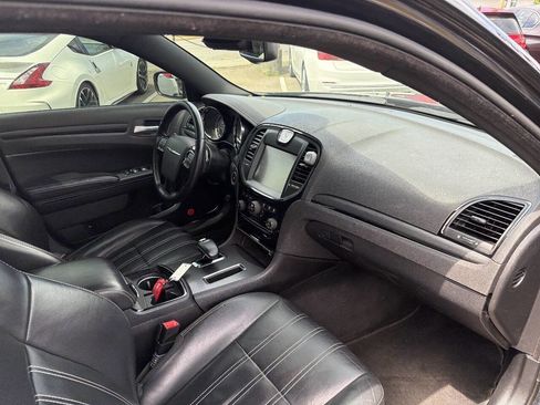 Used 2014 Chrysler 300 S RWD image 7