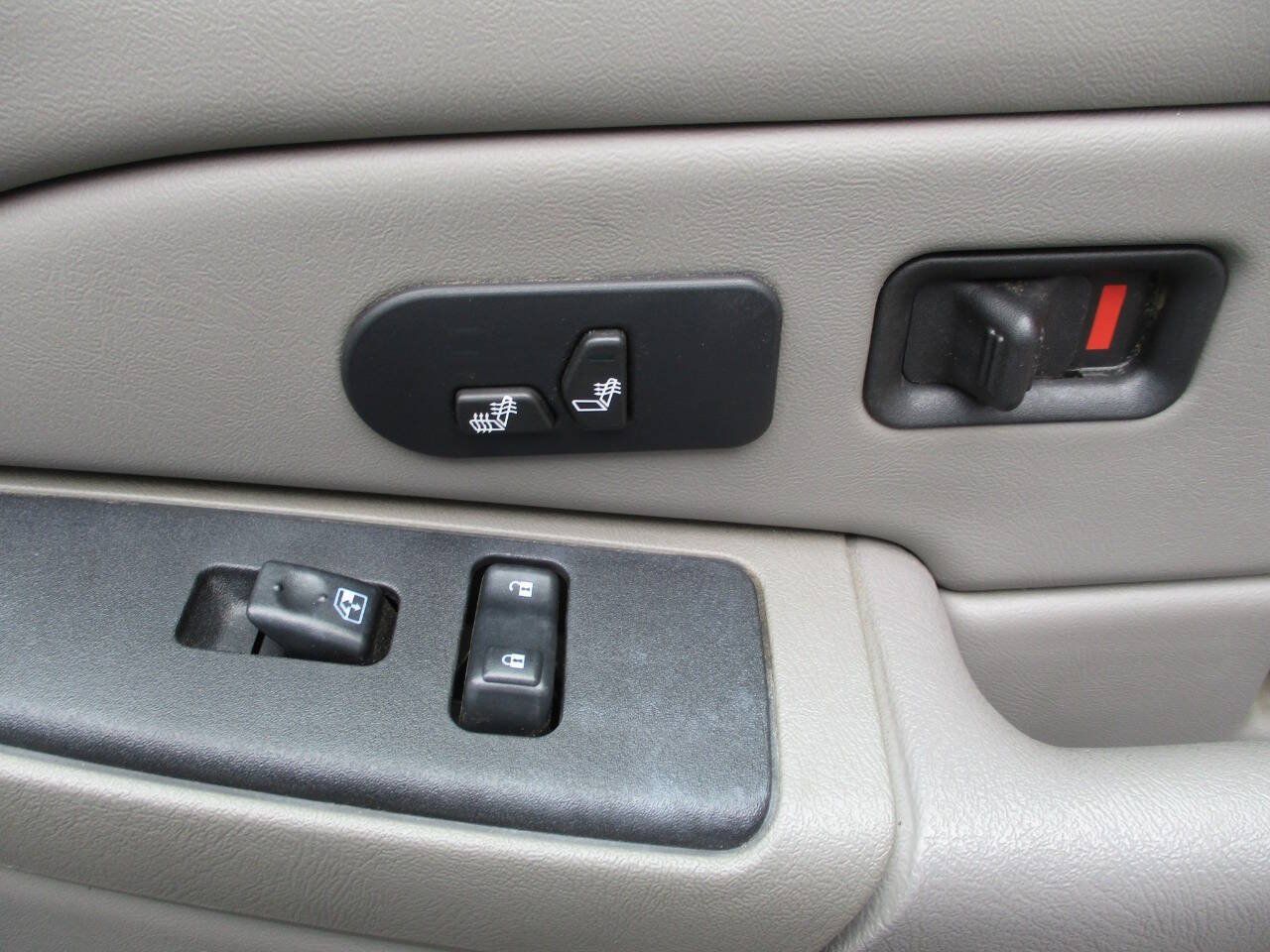 Used 2004 Chevrolet Tahoe Z71 w/ Z71 Preferred Equipment Group AWD/4WD image 31