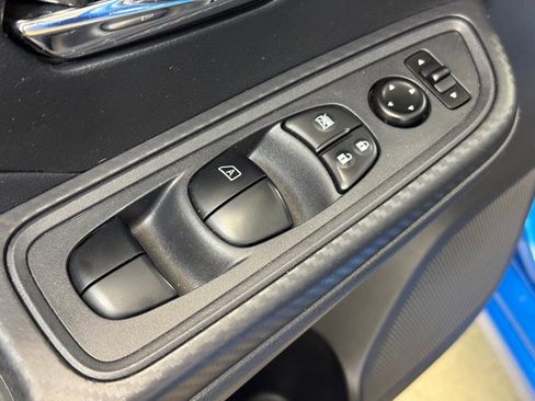 Used 2024 Nissan Versa SV FWD image 9