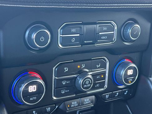 Used 2023 Chevrolet Suburban Premier image 22