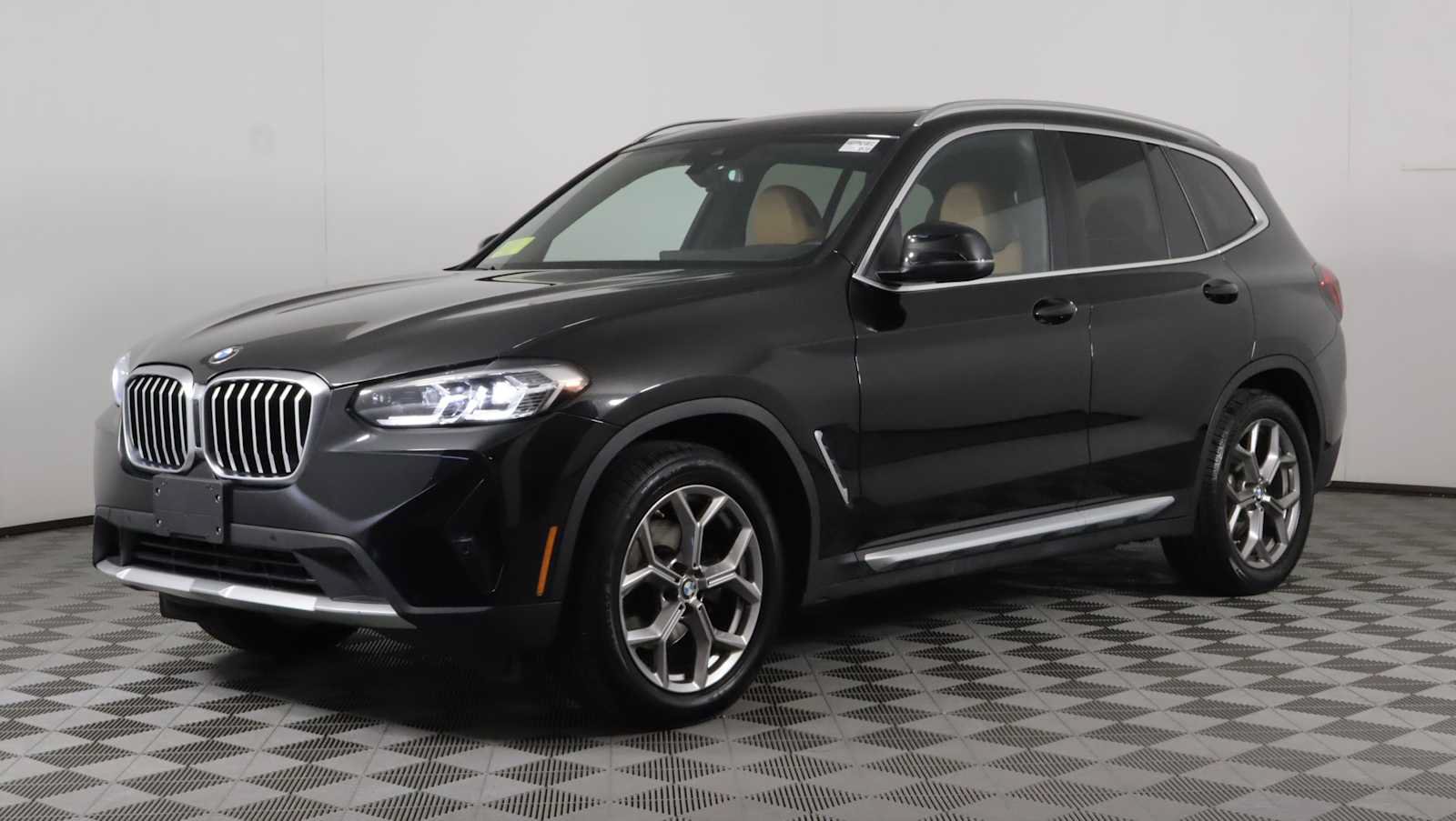 Used 2023 BMW X3 xDrive30i w/ Premium Package w/ZPA AWD/4WD image 3