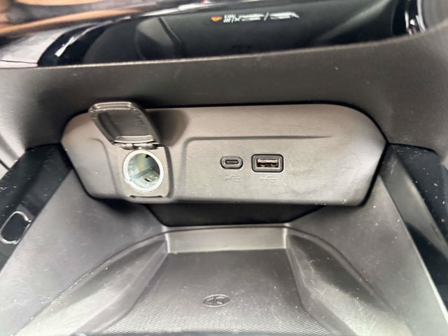 Certified 2024 Chevrolet Trax RS w/ Sunroof Package FWD image 23