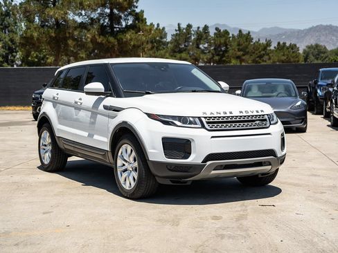 Used 2018 Land Rover Range Rover Evoque SE AWD/4WD image 3
