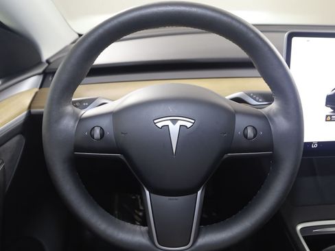 Used 2024 Tesla Model Y Long Range AWD/4WD image 35