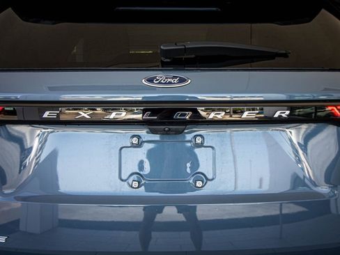 Used 2025 Ford Explorer Active w/ Active Comfort Package RWD image 14
