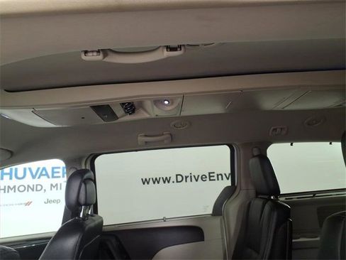 Used 2014 Chrysler Town & Country Touring-L w/ Driver Convenience Group image 12
