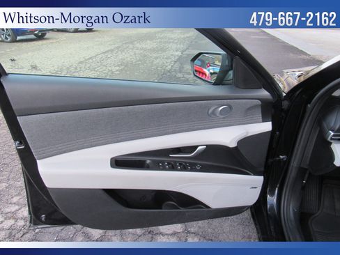 Used 2021 Hyundai Elantra Limited image 27