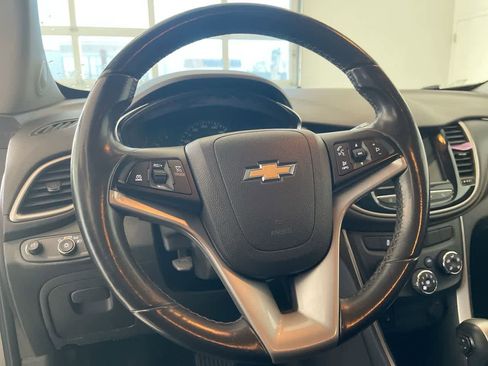 Used 2019 Chevrolet Trax LT w/ LT Convenience Package image 14
