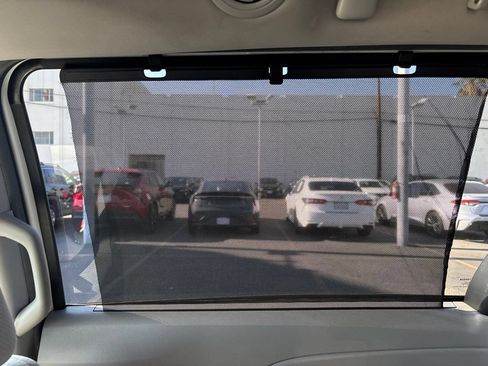 Used 2017 Toyota Sienna LE FWD image 16