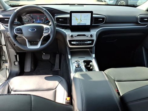 Used 2024 Ford Explorer XLT w/ Equipment Group 202A image 13