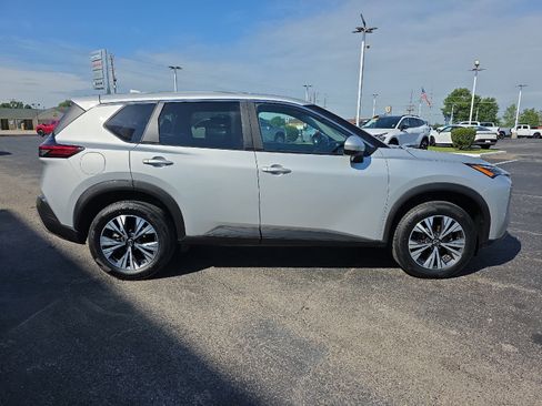 Used 2023 Nissan Rogue SV AWD/4WD image 5