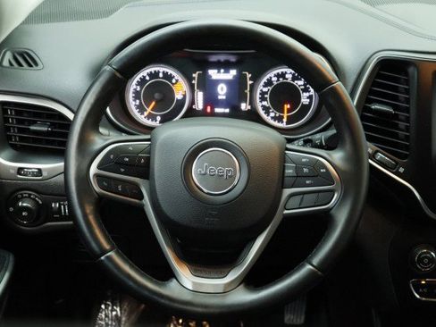 Used 2019 Jeep Cherokee Latitude Plus FWD image 25